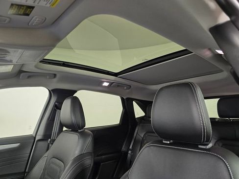 Used 2024 Ford Escape SE w/ PHEV Premium Package image 24