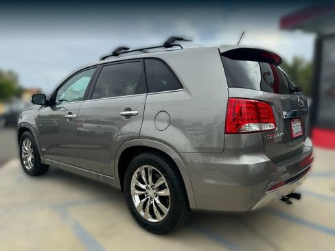 Used 2011 Kia Sorento SX image 3
