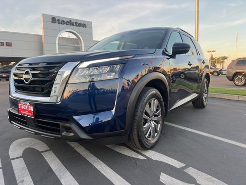 Used 2025 Nissan Pathfinder SV AWD/4WD image 4
