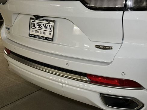 Used 2023 Jeep Grand Cherokee Summit AWD/4WD image 5
