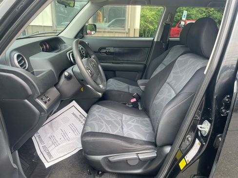 Used 2012 Scion xB FWD image 11