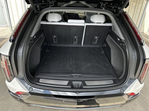 New 2025 Cadillac Optiq Sport 1 image 30