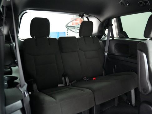 Used 2015 Dodge Grand Caravan SE image 30