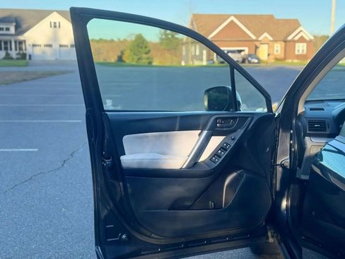 Used 2014 Subaru Forester 2.5i Premium w/ All-Weather Package AWD/4WD image 11