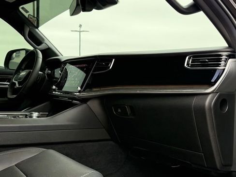 Used 2022 Jeep Wagoneer Series III w/ Premium Group I image 16