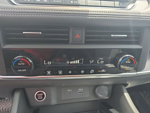 Used 2023 Nissan Rogue SV FWD image 20