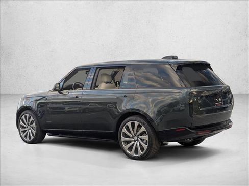 New 2025 Land Rover Range Rover Long Wheelbase SE image 9
