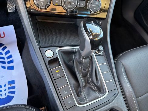 Used 2023 Volkswagen Jetta SE w/ Panoramic Sunroof Package image 25