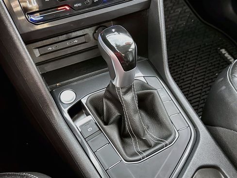 Used 2023 Volkswagen Tiguan SE FWD image 19