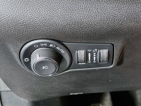 Used 2022 Jeep Compass Trailhawk AWD/4WD image 10