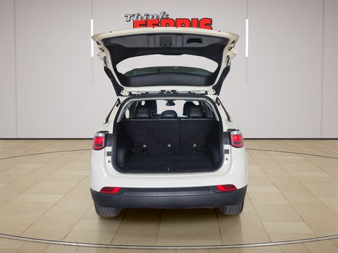 Used 2019 Jeep Compass Latitude w/ Cold Weather Group AWD/4WD image 9