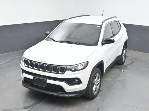 Used 2023 Jeep Compass Latitude AWD/4WD image 15