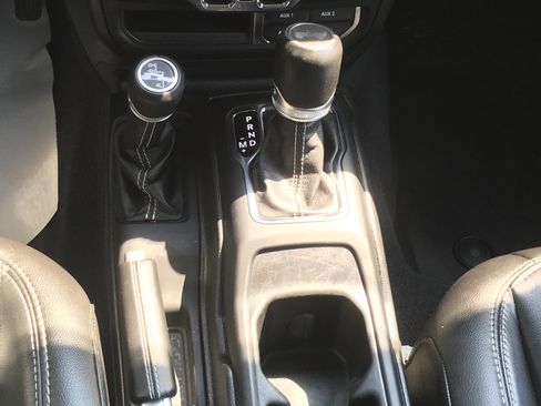 Used 2021 Jeep Wrangler Unlimited Sahara image 12