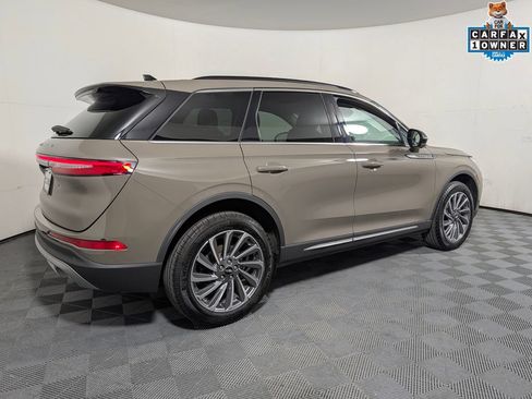 Used 2025 Lincoln Corsair Reserve AWD/4WD image 2