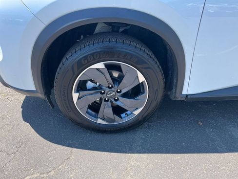 Used 2025 Nissan Rogue SV FWD image 32