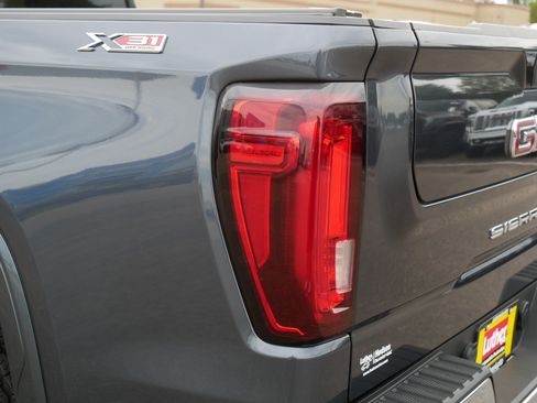 Used 2021 GMC Sierra 1500 SLT AWD/4WD image 17