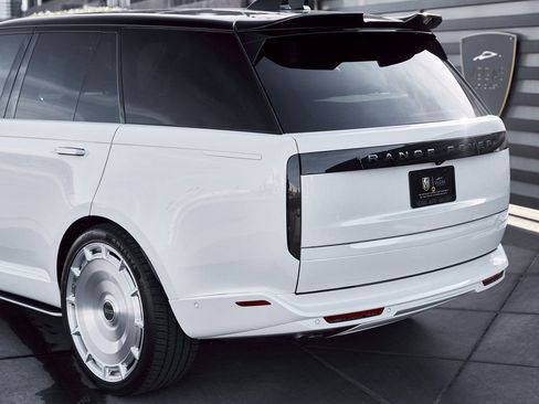 Used 2025 Land Rover Range Rover SE AWD/4WD image 9