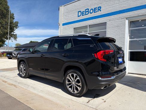 Used 2020 GMC Terrain SLT w/ Preferred Package AWD/4WD image 3