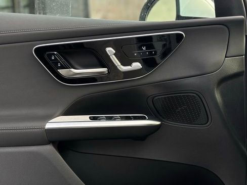 Used 2025 Mercedes-Benz GLC 300 4MATIC image 21