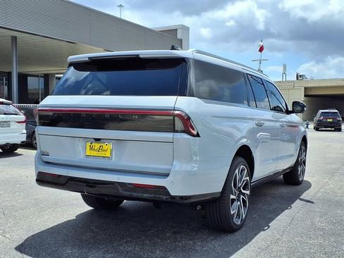 New 2026 Lincoln Navigator L Reserve AWD/4WD image 2