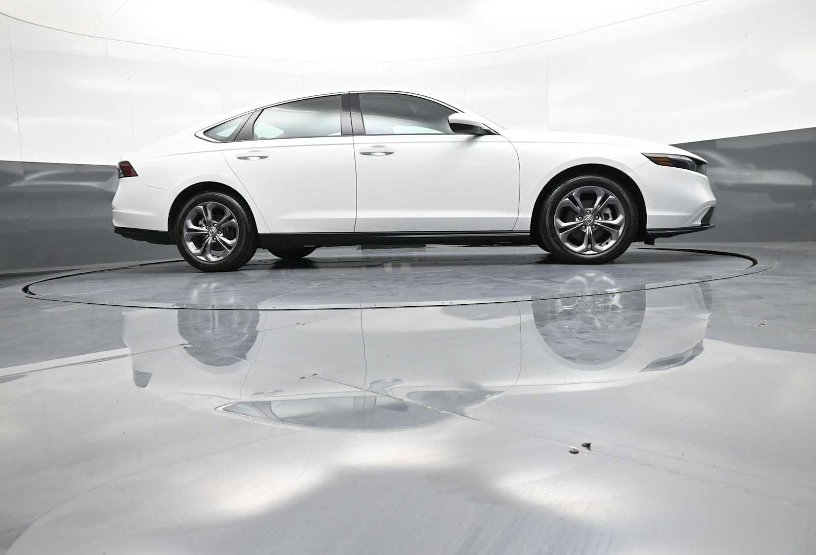 Certified 2024 Honda Accord EX image 28