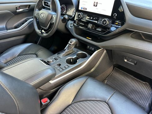 Used 2023 Toyota Highlander XSE image 19