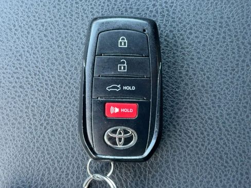 Used 2025 Toyota Camry LE image 31