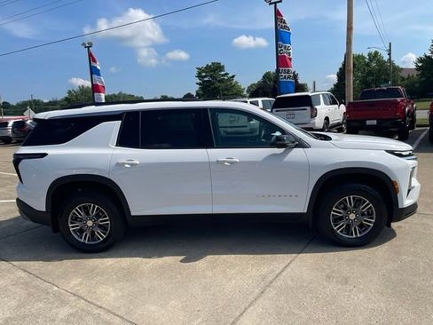 Used 2026 Chevrolet Traverse LT w/ LPO, Floor Liner Package FWD image 8