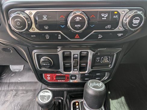 Used 2018 Jeep Wrangler Unlimited Rubicon AWD/4WD image 18