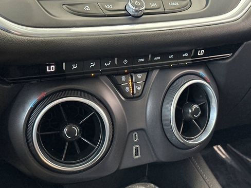 Used 2019 Chevrolet Blazer LT FWD image 27