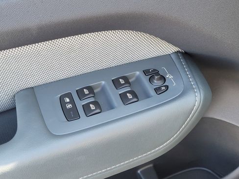 Used 2022 Volvo XC60 T8 R-Design w/ Advanced Package image 17