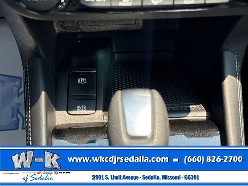 Used 2024 Nissan Kicks SR w/ SR Premium Package FWD image 34