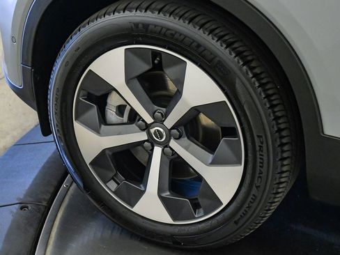 Certified 2026 Volvo XC40 B5 Plus w/ Protection Package Premier AWD/4WD image 10