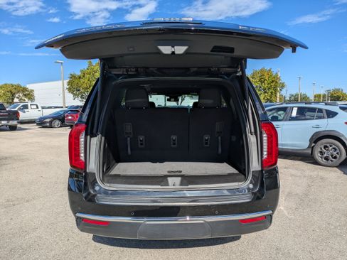 Used 2023 GMC Yukon SLT image 13
