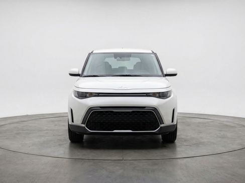 Used 2025 Kia Soul LX w/ LX Technology Package FWD image 2