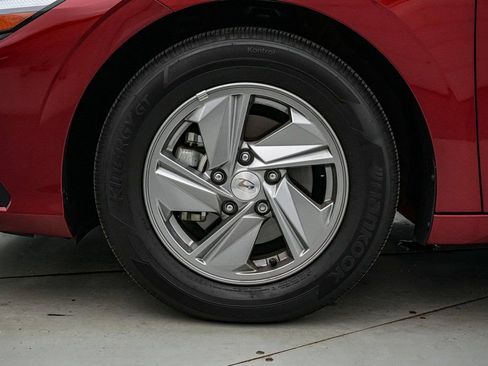 Used 2025 Hyundai Elantra SE image 10