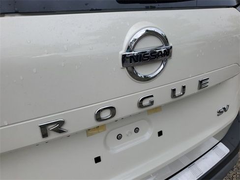 Certified 2021 Nissan Rogue SV image 28