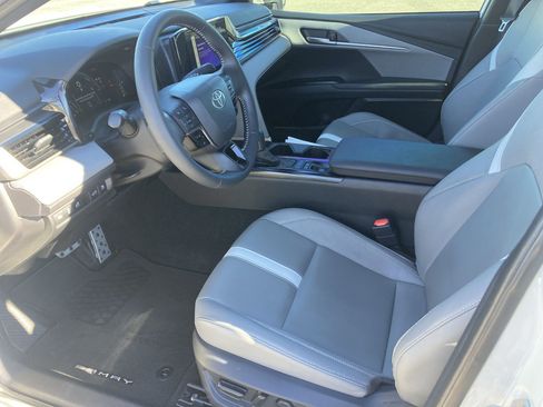 Certified 2025 Toyota Camry SE w/ Convenience Package image 16