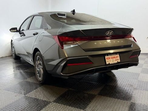 Used 2024 Hyundai Elantra SEL image 7