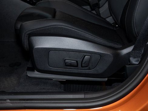 Used 2025 BMW X1 xDrive28i w/ Premium Package image 16