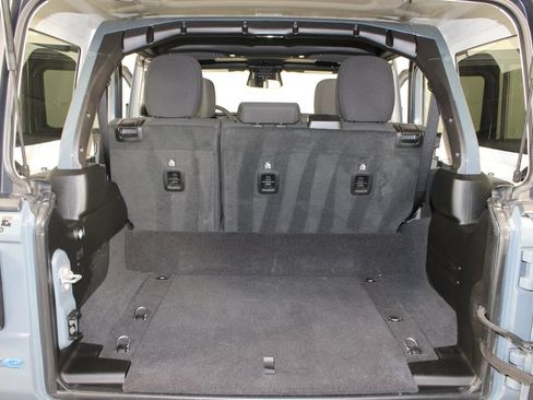 Used 2025 Jeep Wrangler Unlimited Rubicon 4xe AWD/4WD image 17