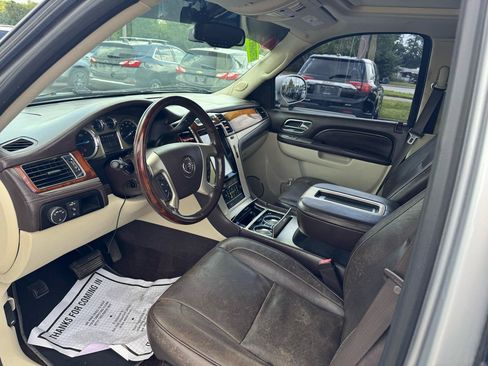 Used 2012 Cadillac Escalade Platinum AWD/4WD image 17