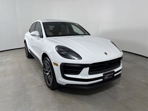 Certified 2025 Porsche Macan image 9