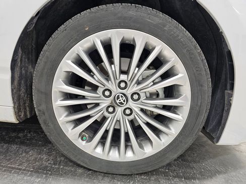 Used 2022 Toyota Avalon Limited image 10