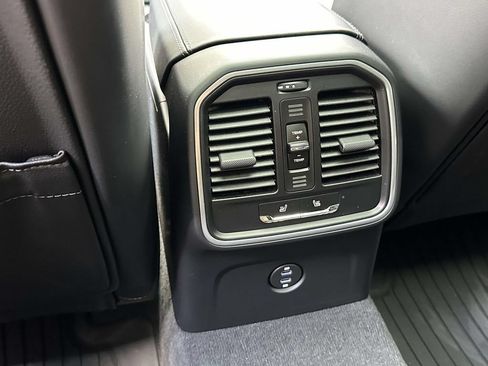 Certified 2026 Porsche Macan AWD/4WD image 14