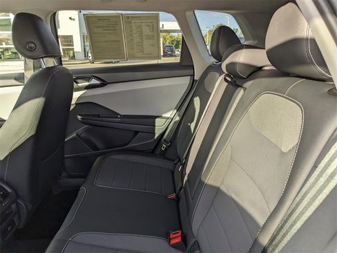 Used 2023 Volkswagen Taos SE image 18