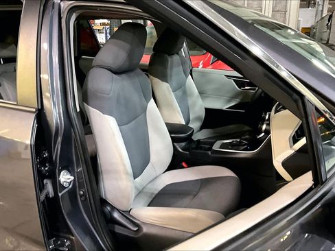 Used 2019 Toyota RAV4 XLE w/ Convenience Package image 9