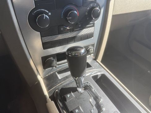 Used 2008 Jeep Commander Sport AWD/4WD image 16