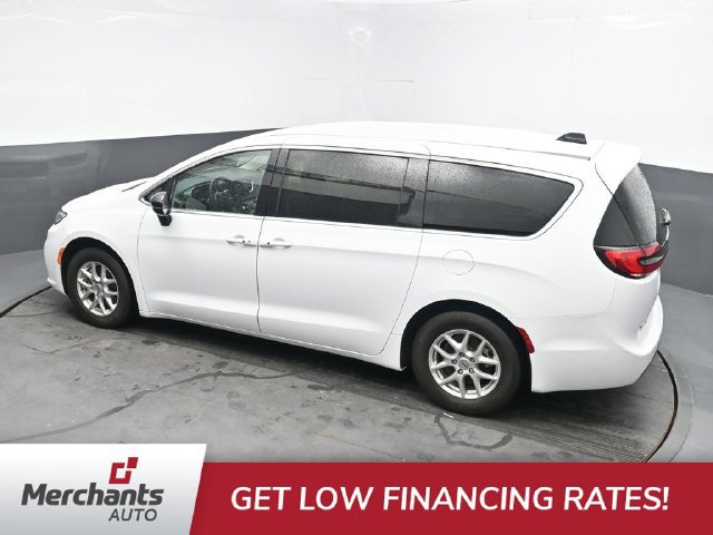 Used 2024 Chrysler Pacifica Touring-L FWD image 24