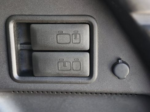 Used 2023 Chevrolet Equinox LT image 18